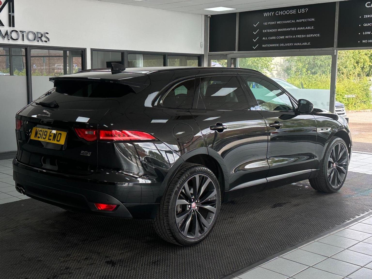 Jaguar F Pace