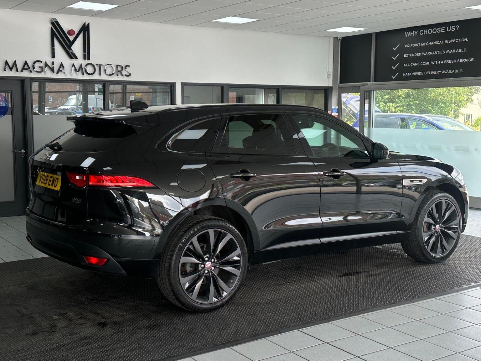 Jaguar F Pace