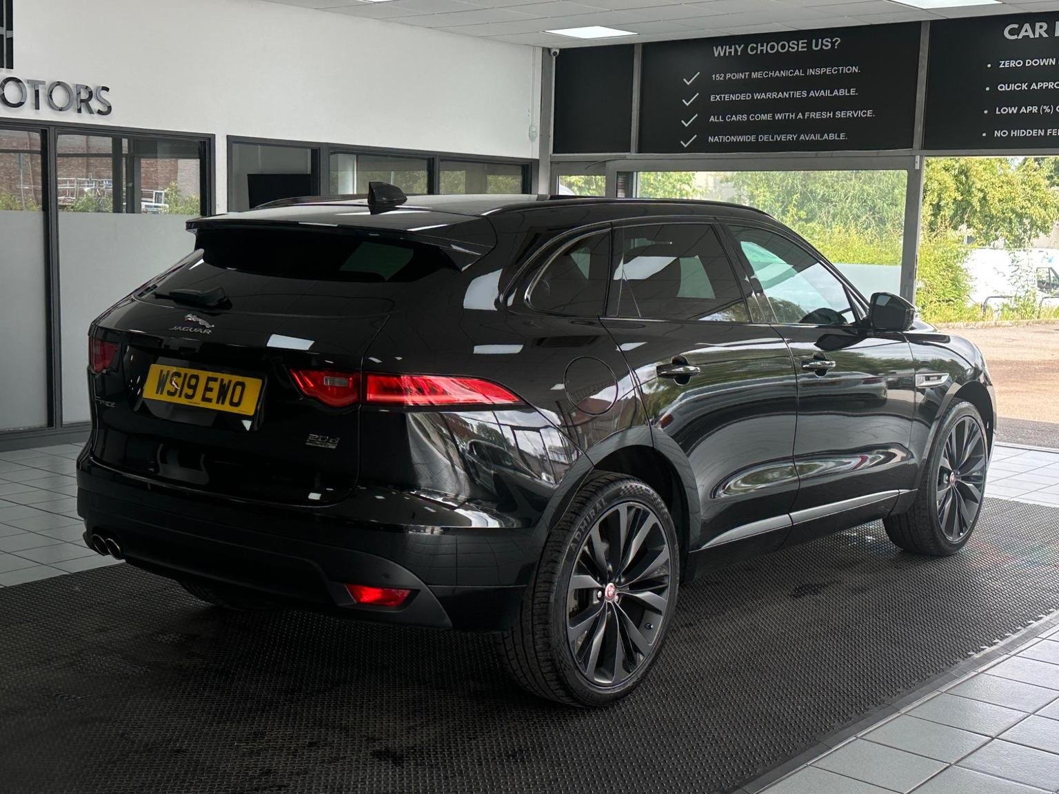Jaguar F Pace