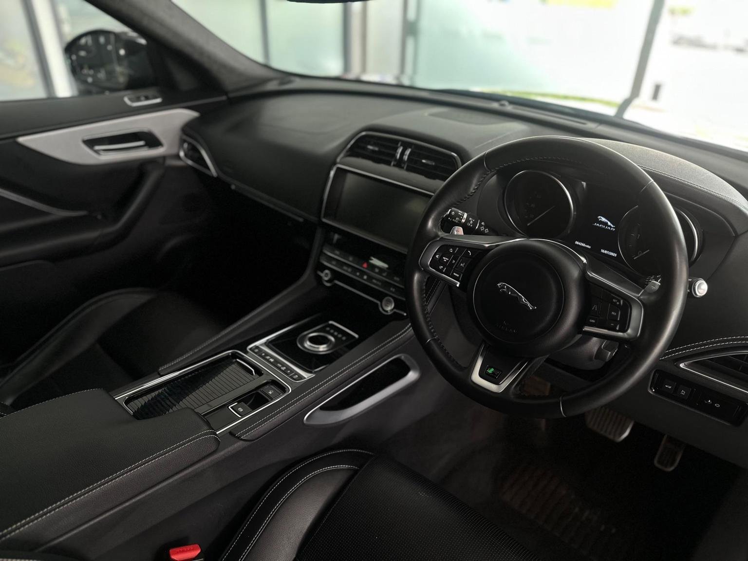 Jaguar F Pace