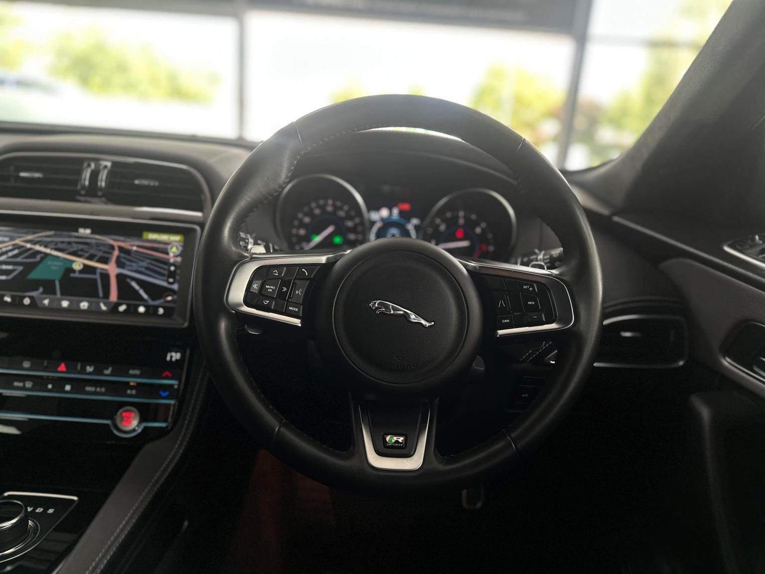 Jaguar F Pace