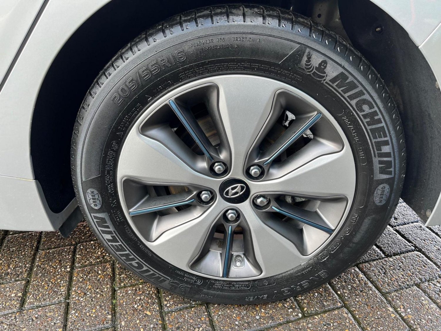 Hyundai IONIQ