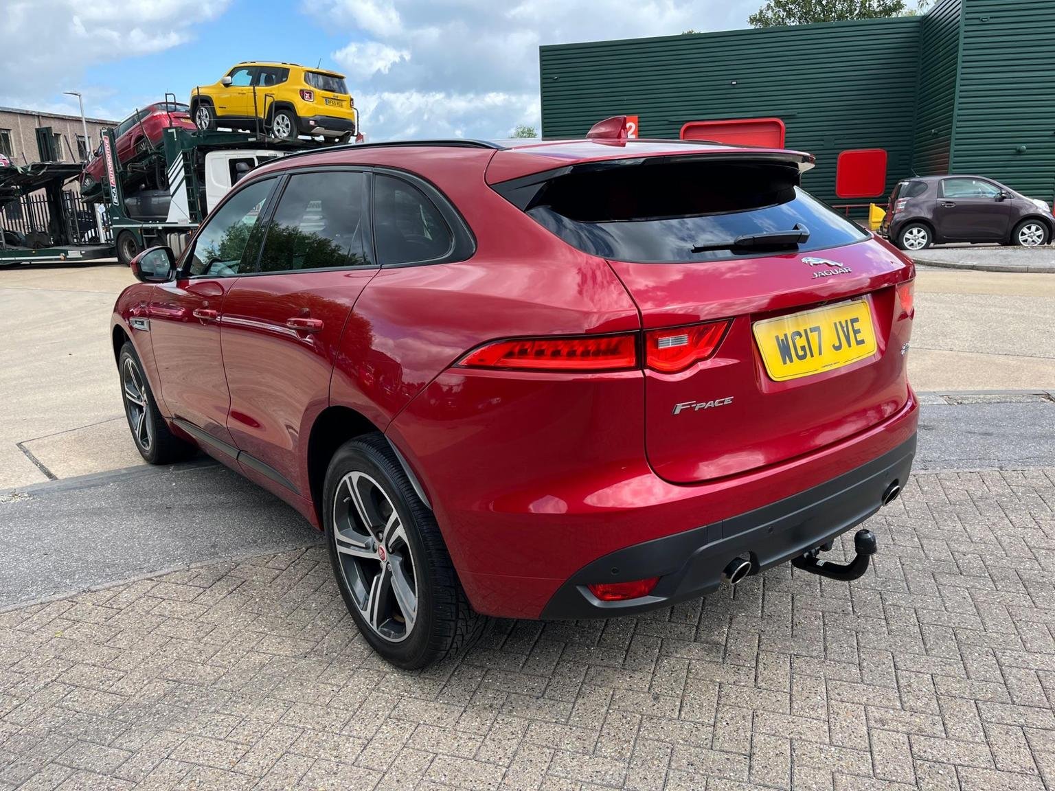 Jaguar F Pace