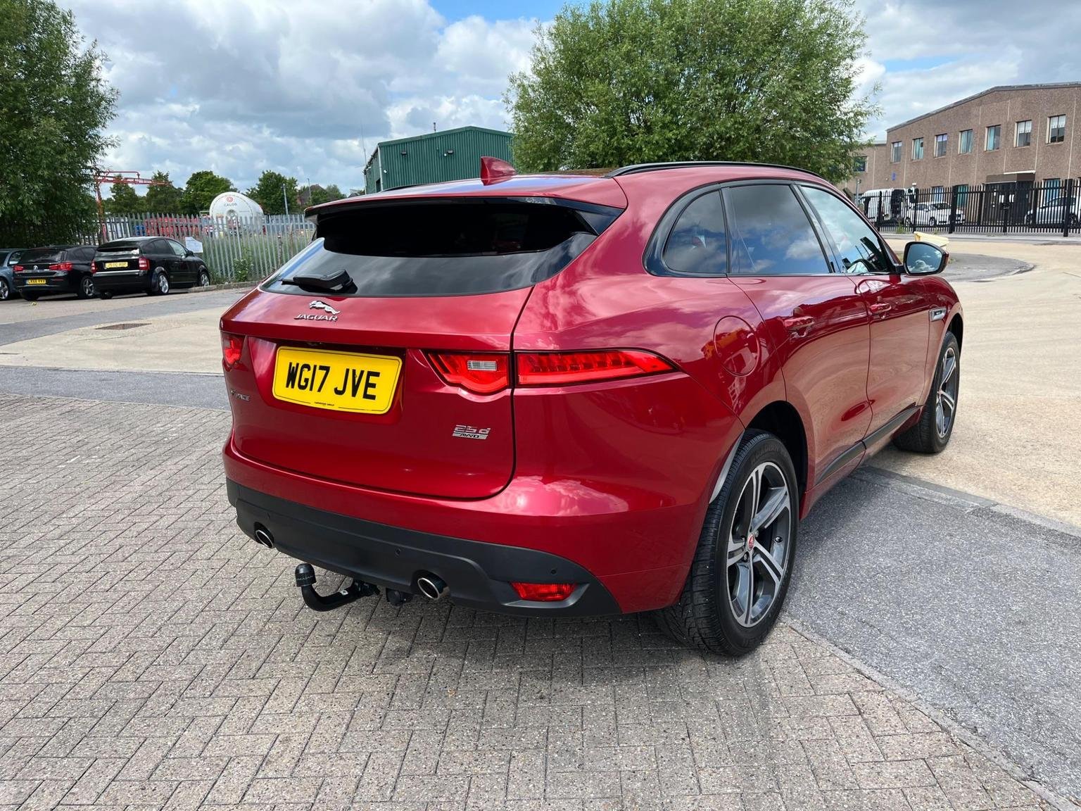 Jaguar F Pace