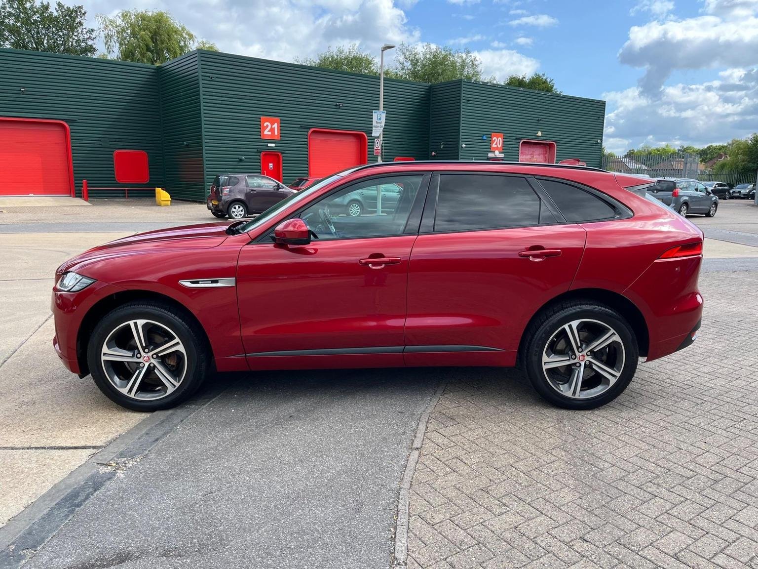 Jaguar F Pace