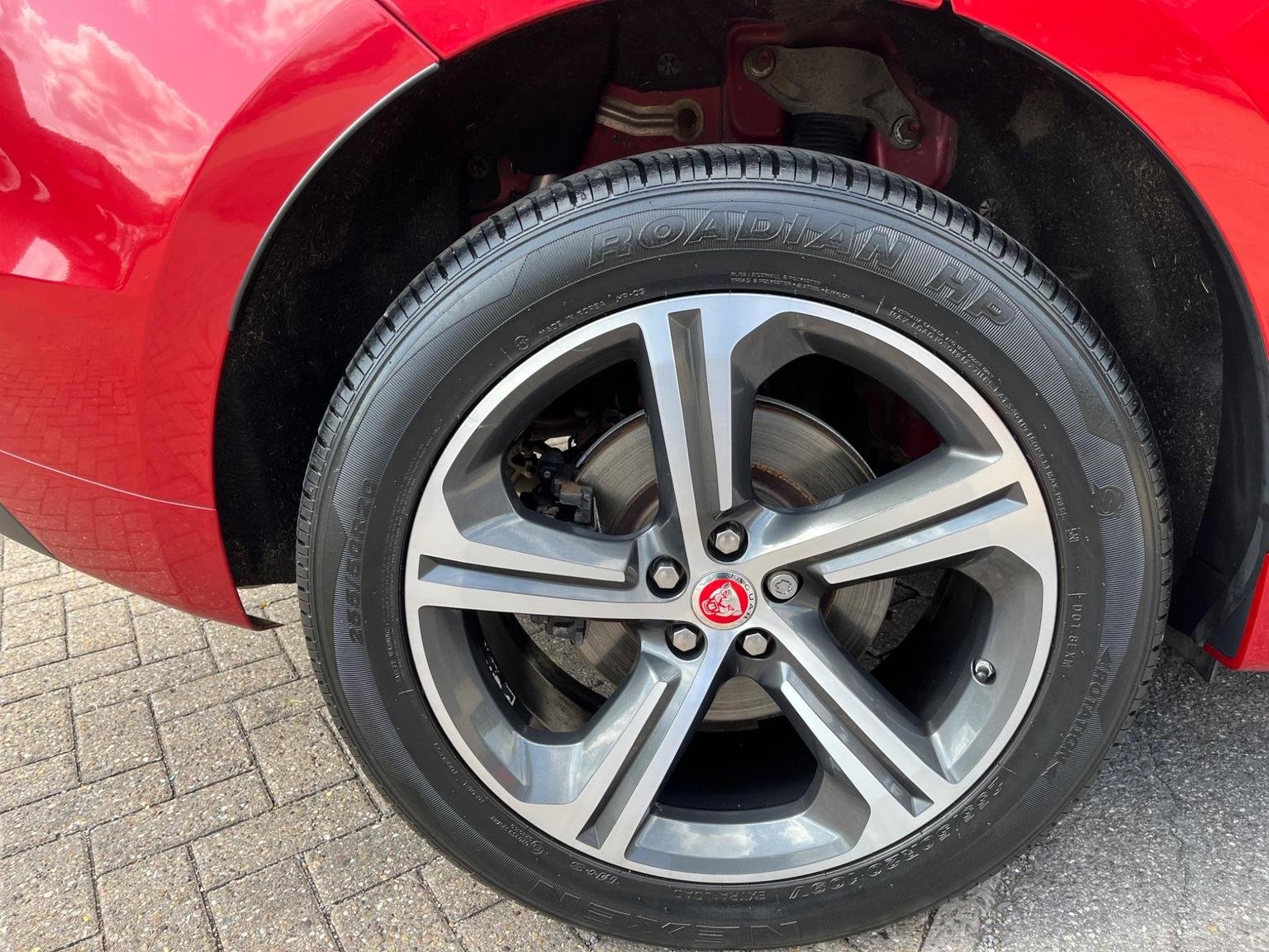 Jaguar F Pace