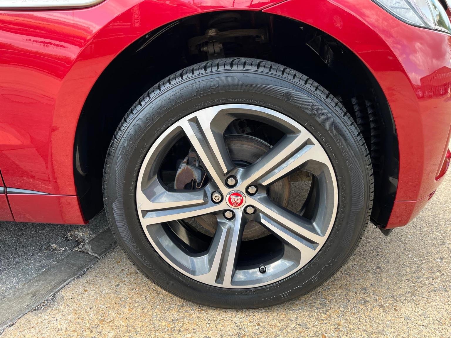 Jaguar F Pace