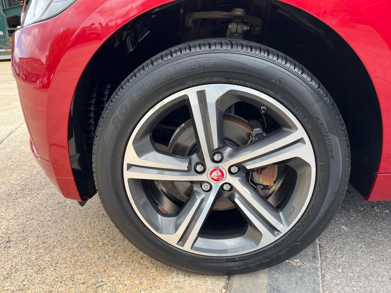 Jaguar F Pace