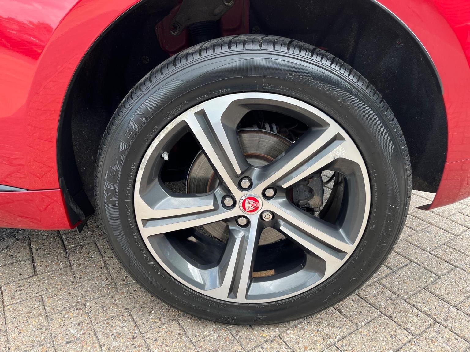 Jaguar F Pace