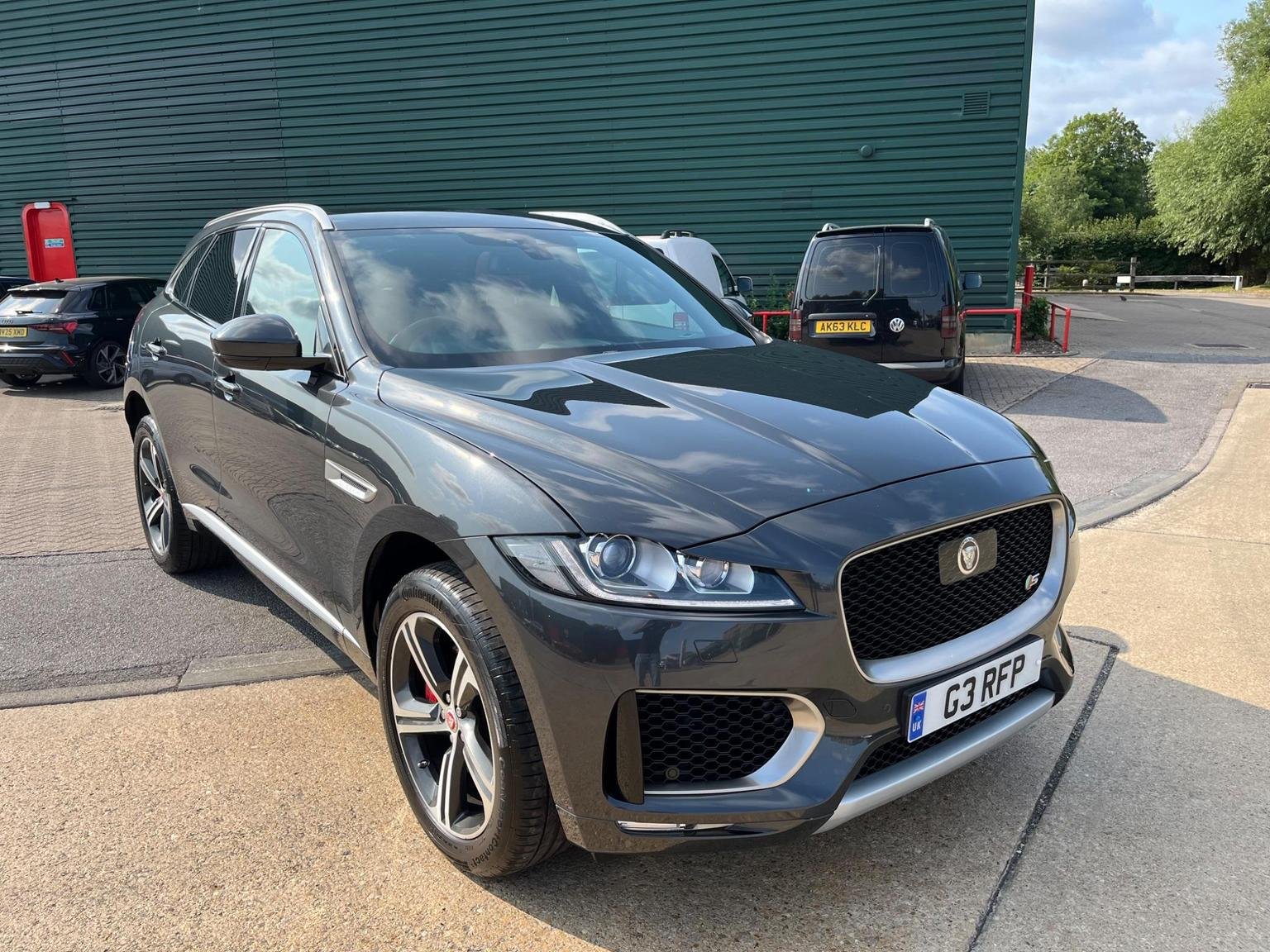 Jaguar F Pace