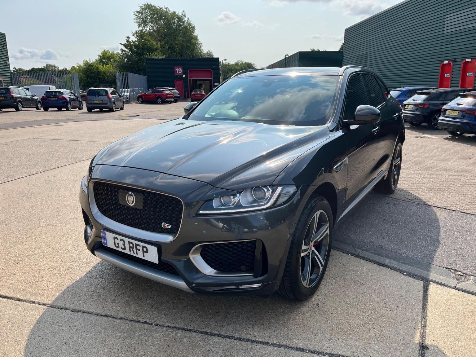 Jaguar F Pace