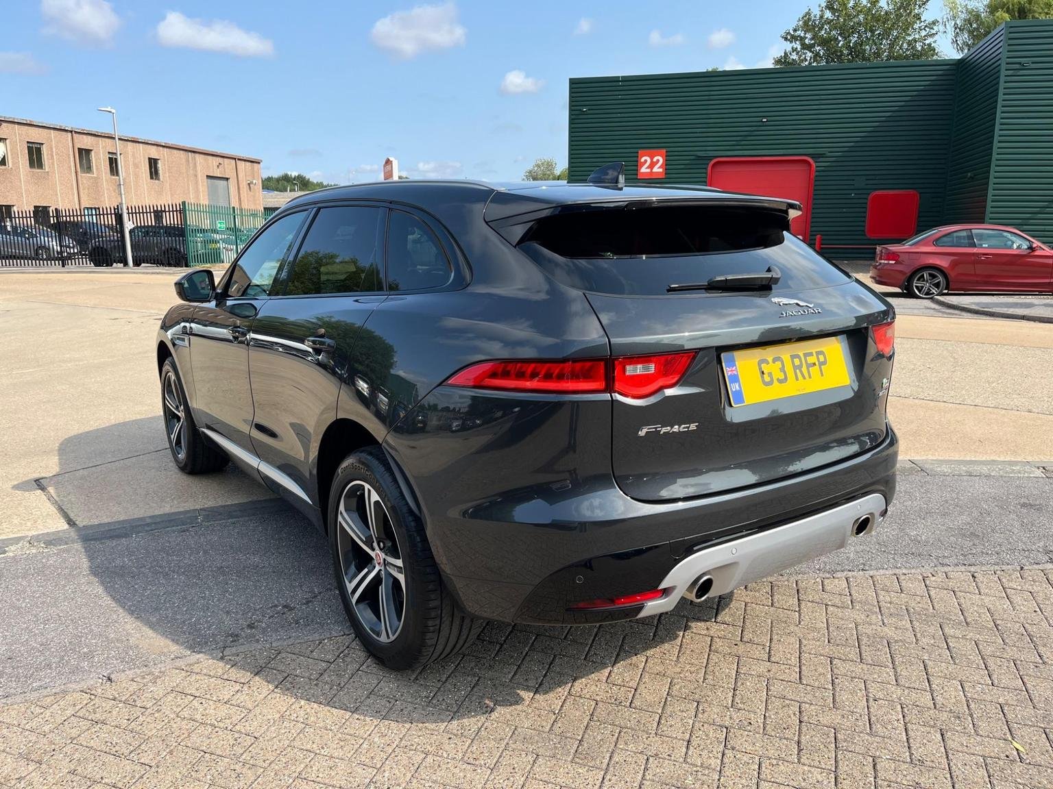 Jaguar F Pace