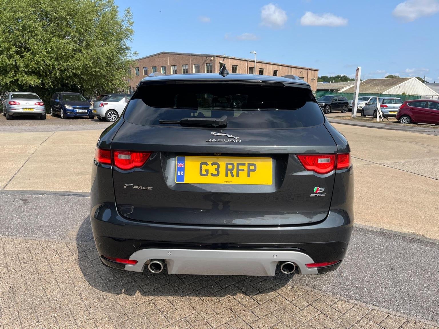 Jaguar F Pace