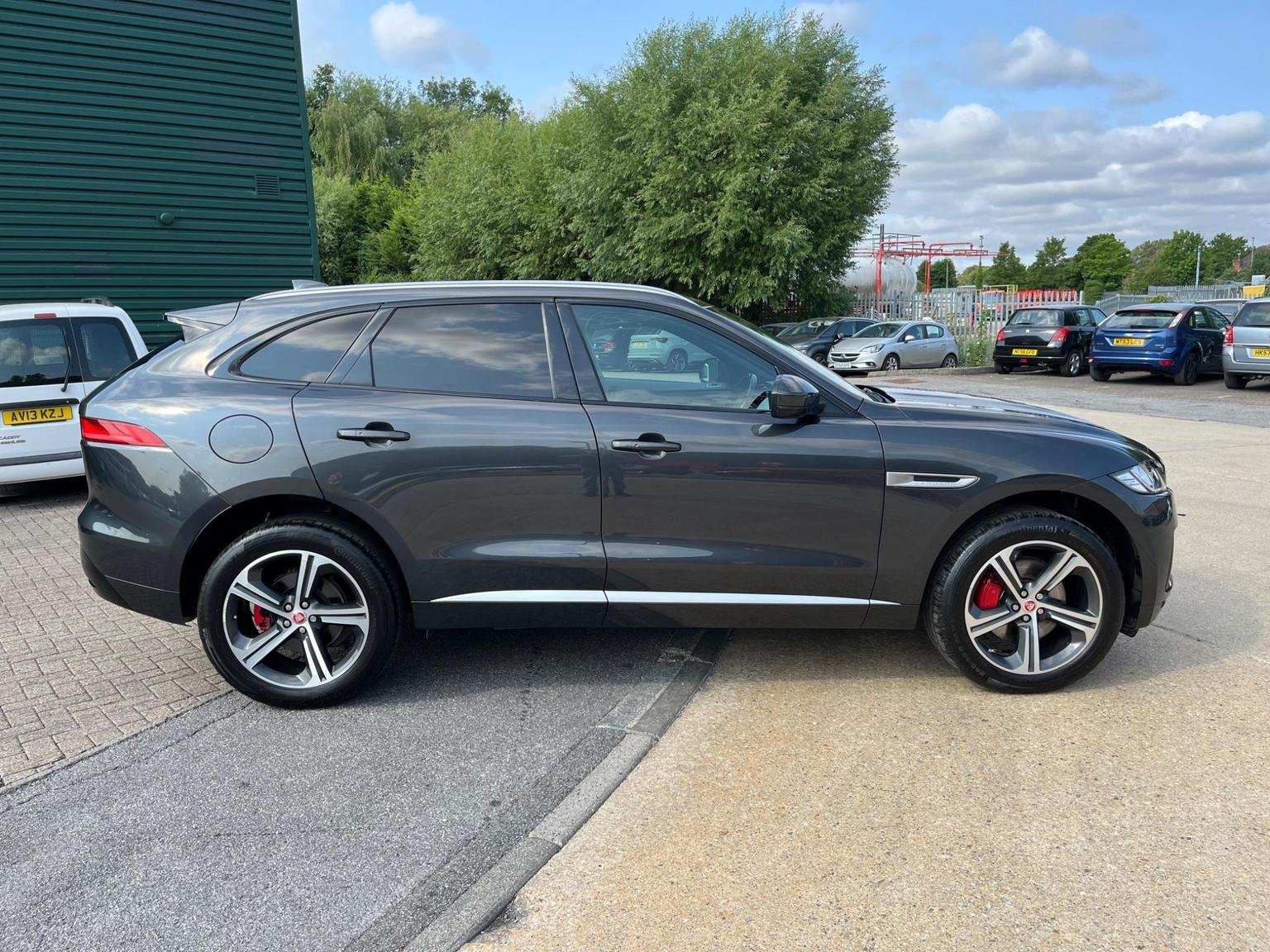 Jaguar F Pace