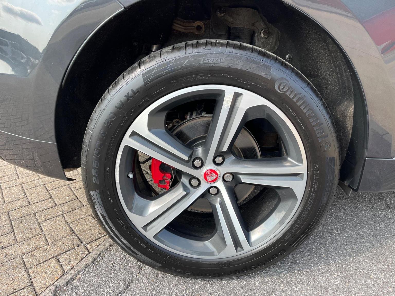 Jaguar F Pace