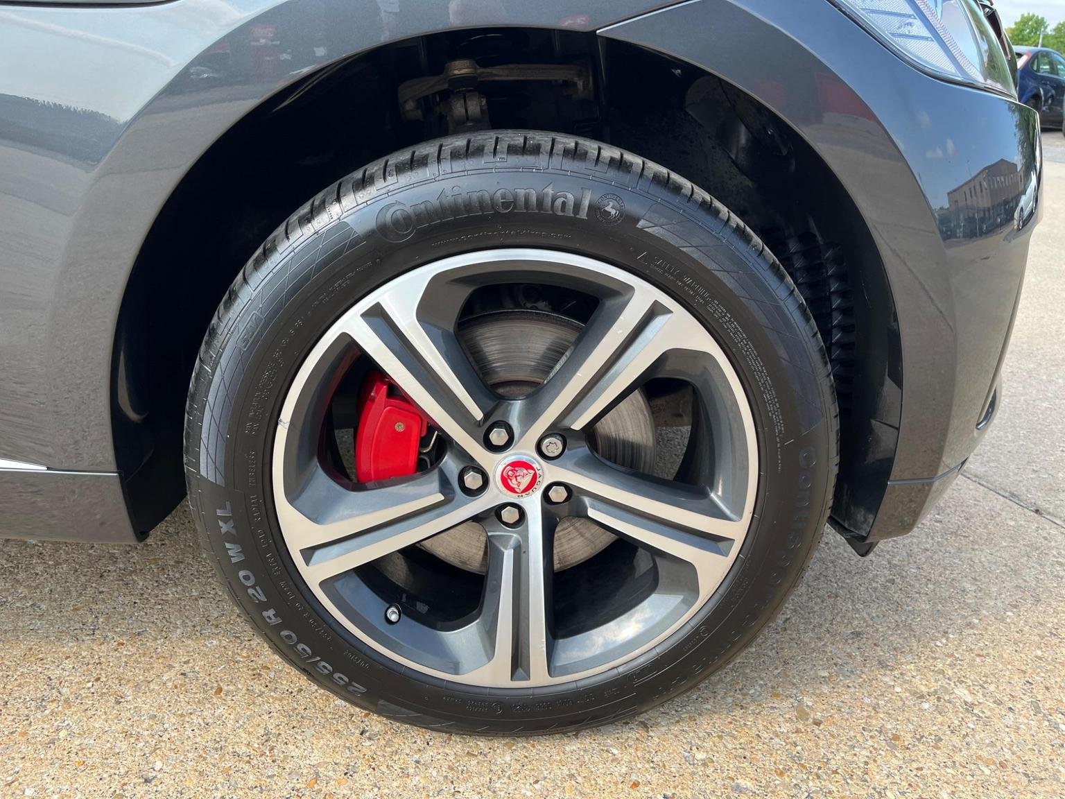 Jaguar F Pace