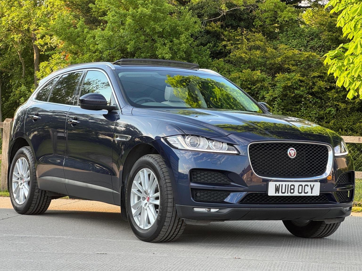 Jaguar F Pace