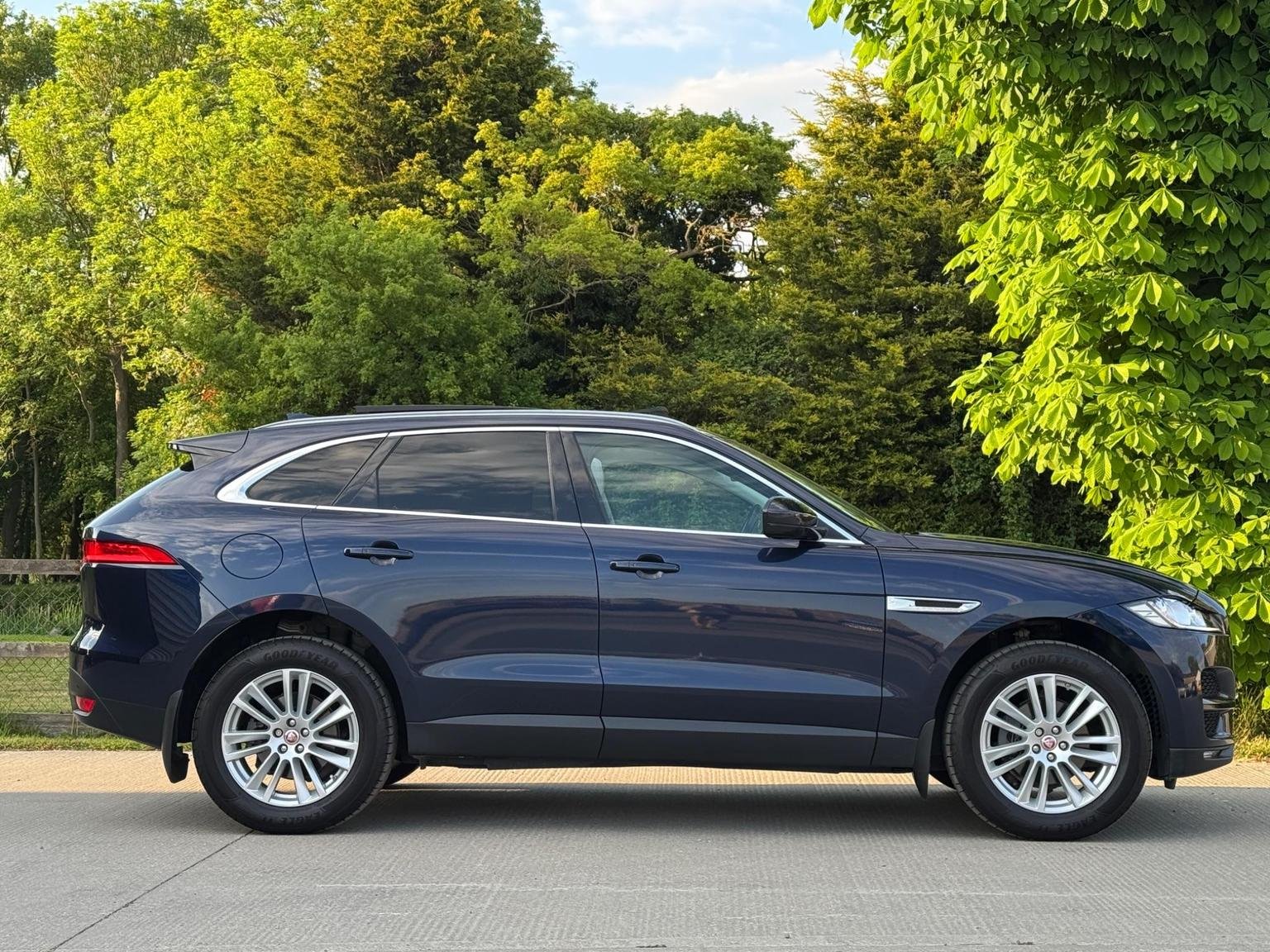 Jaguar F Pace