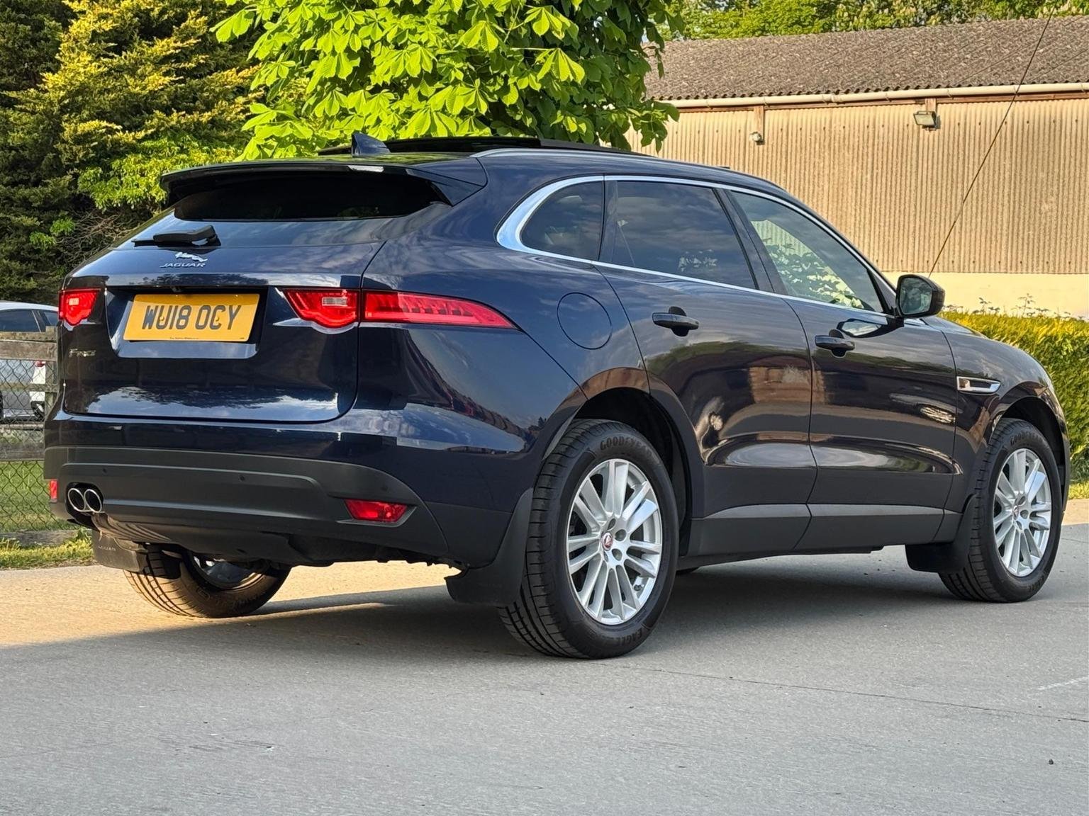 Jaguar F Pace
