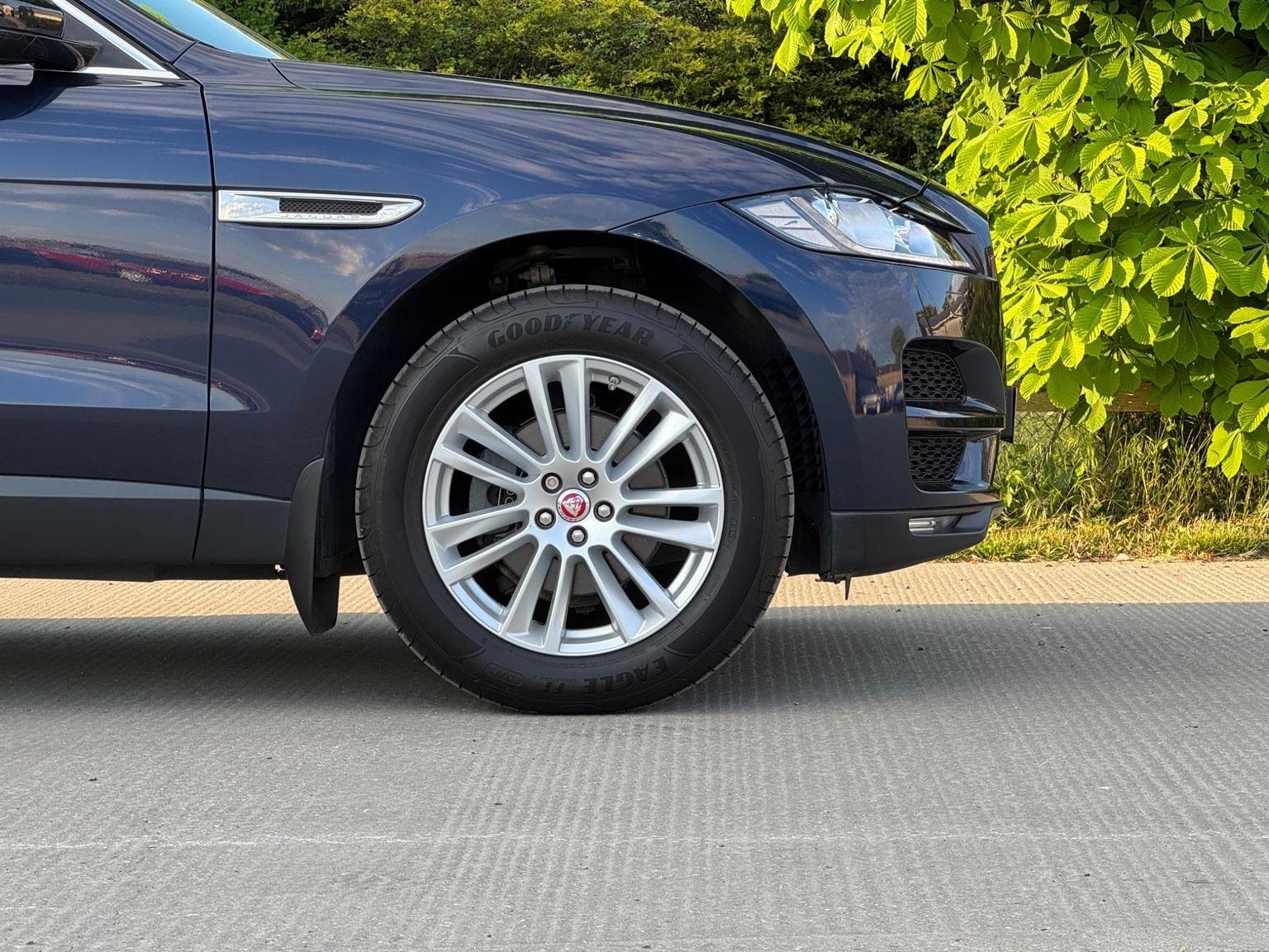 Jaguar F Pace