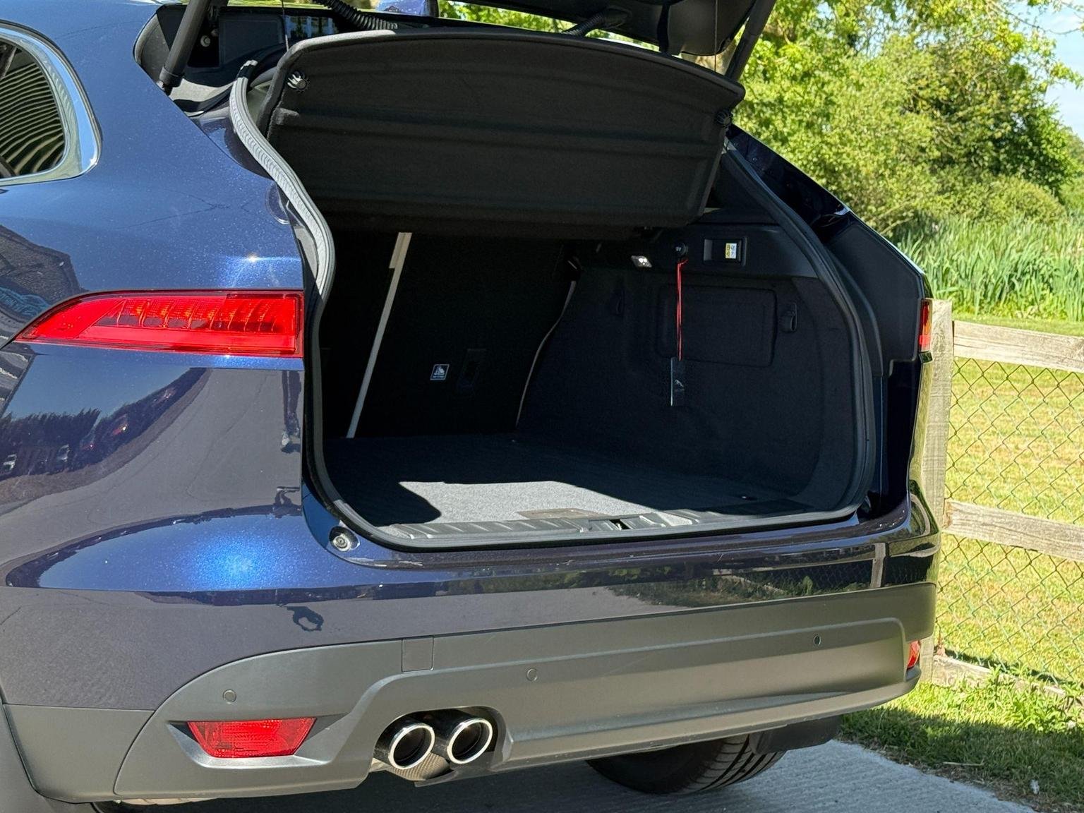 Jaguar F Pace