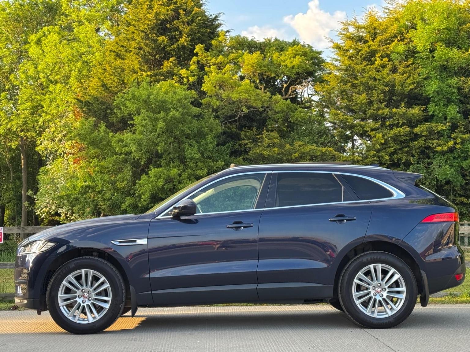 Jaguar F Pace