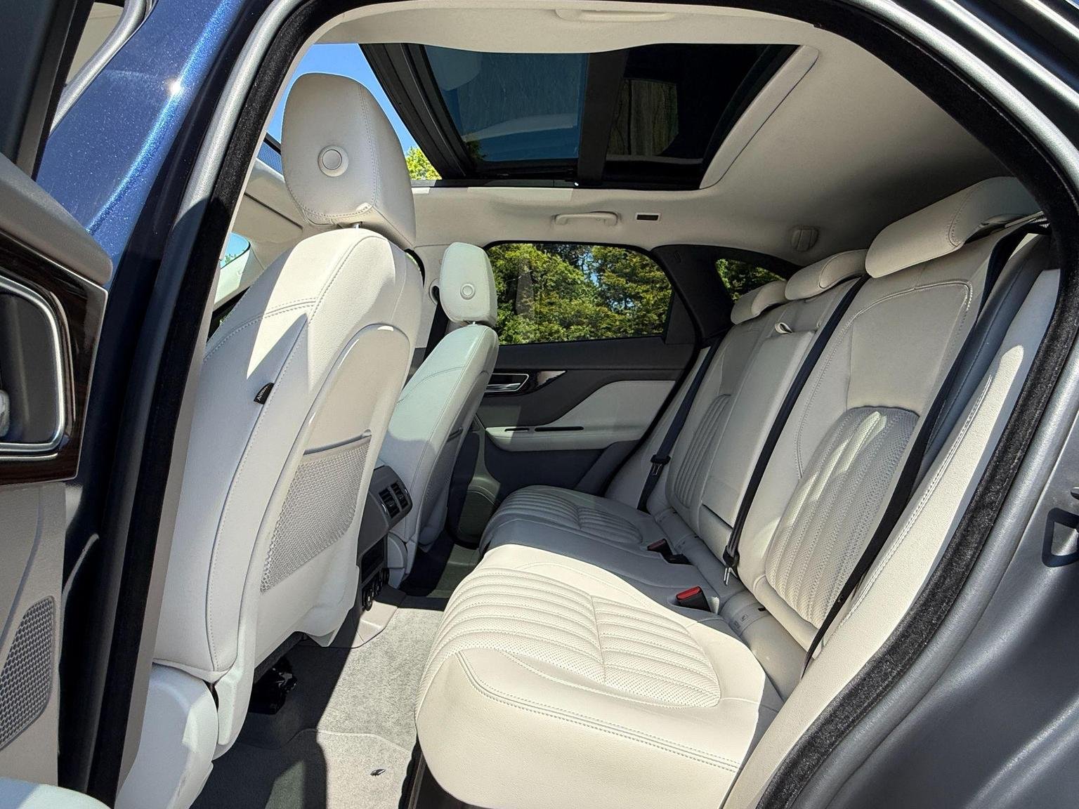 Jaguar F Pace