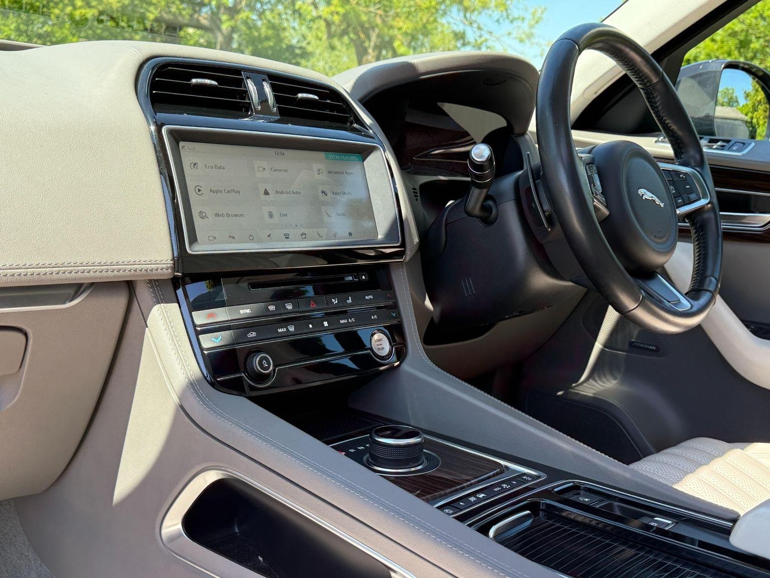 Jaguar F Pace