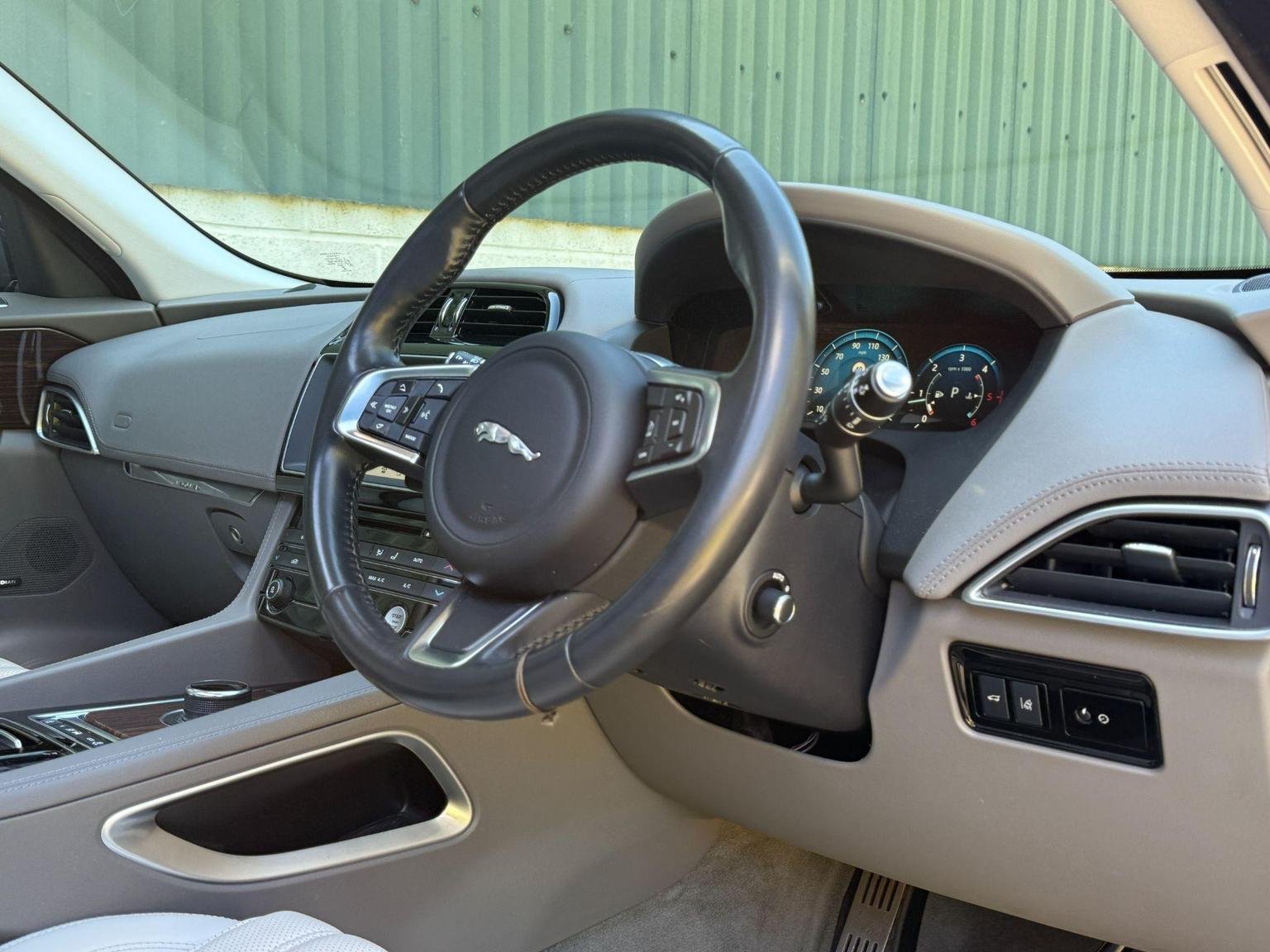 Jaguar F Pace