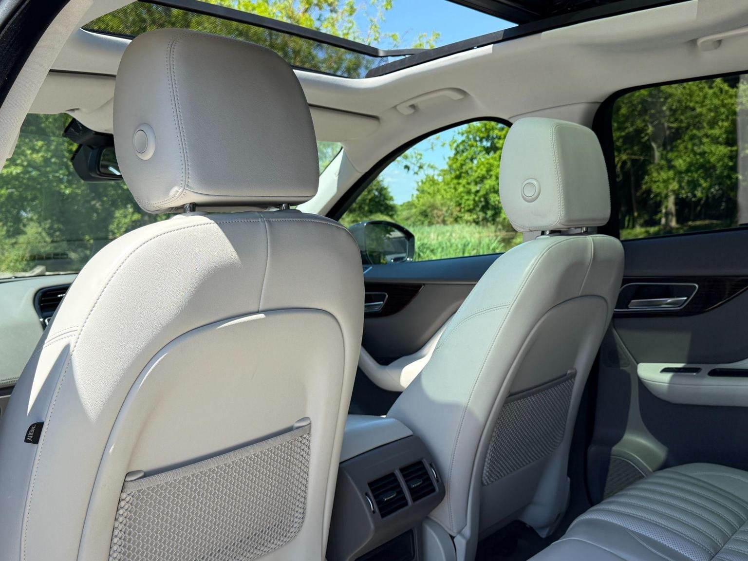 Jaguar F Pace