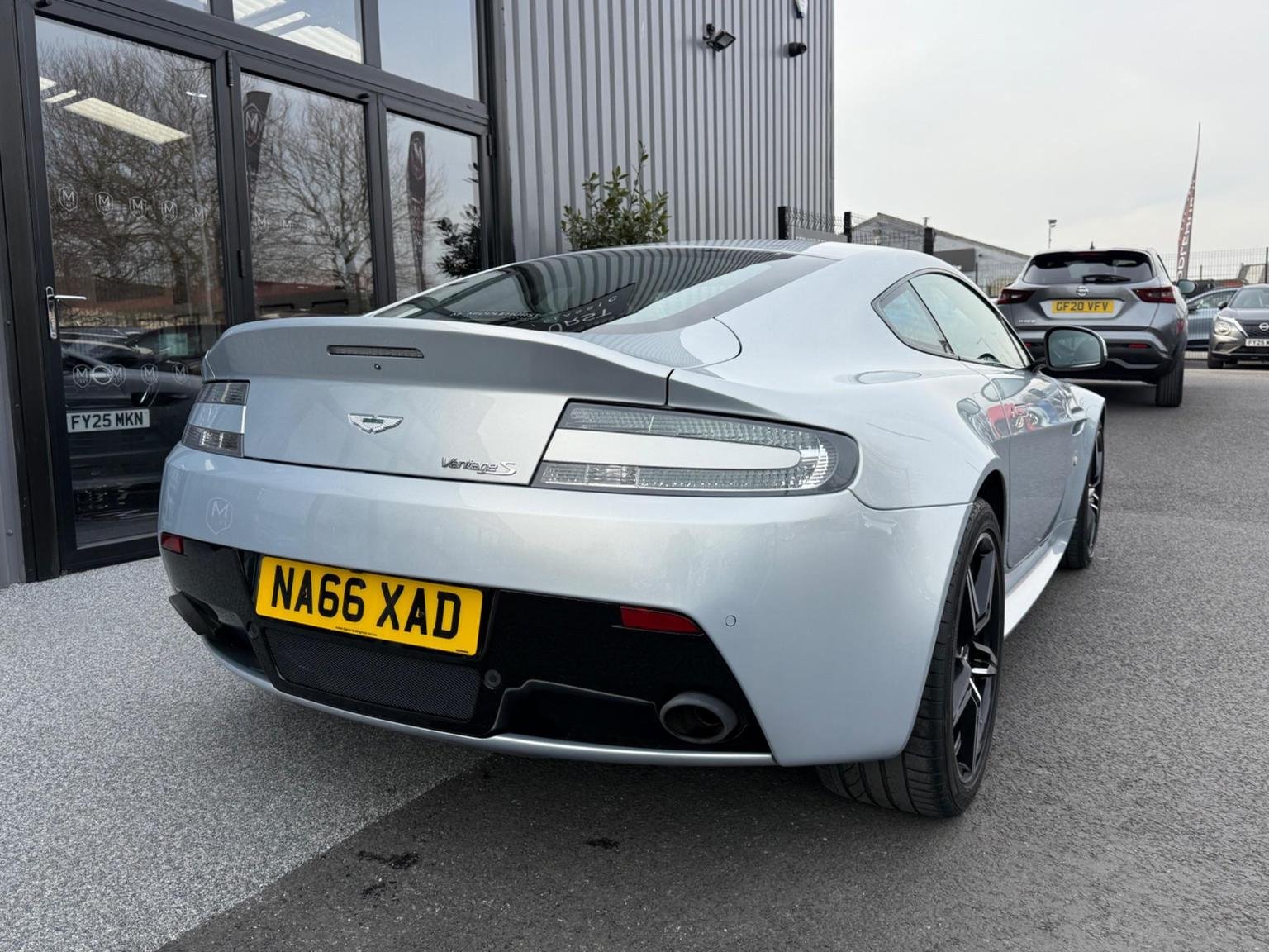 Aston Martin Vantage