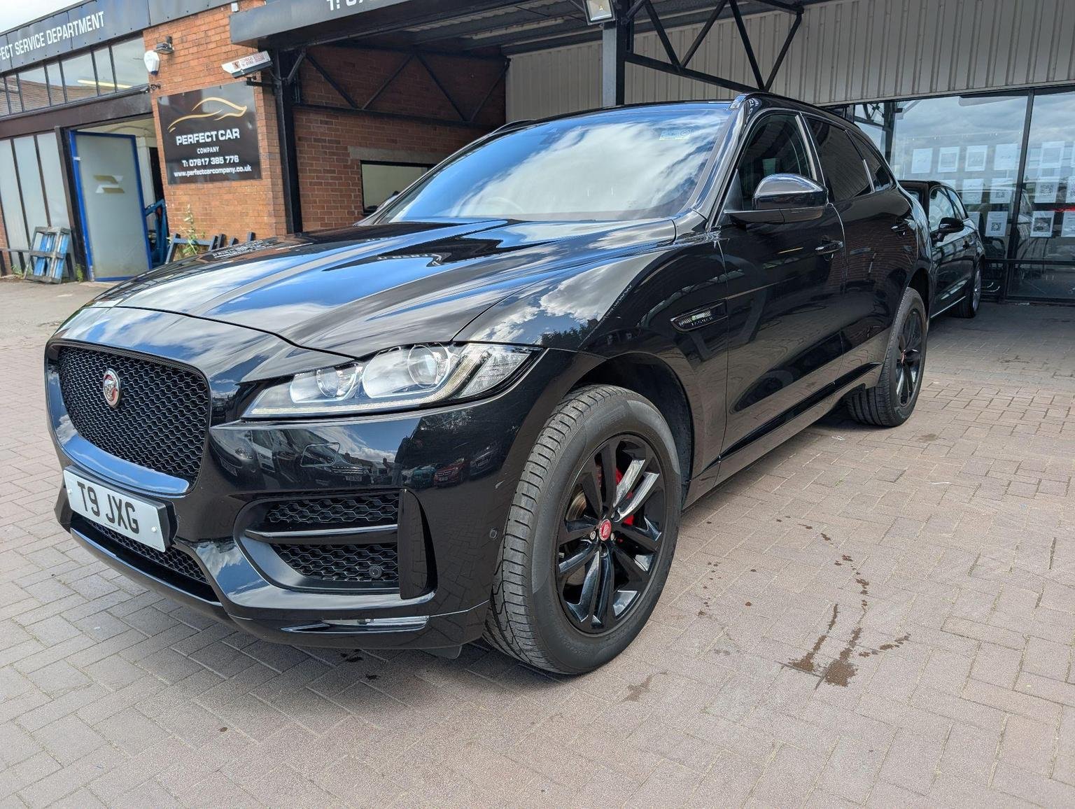 Jaguar F Pace