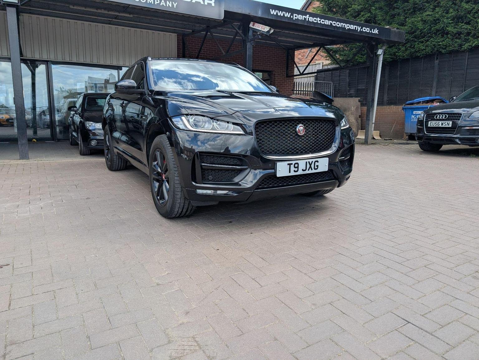 Jaguar F Pace