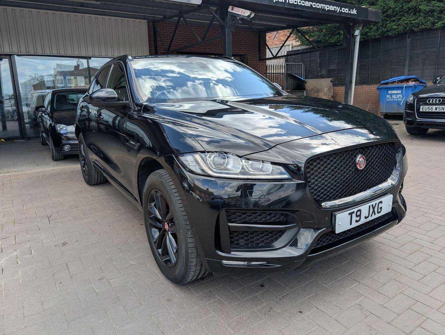 Jaguar F Pace
