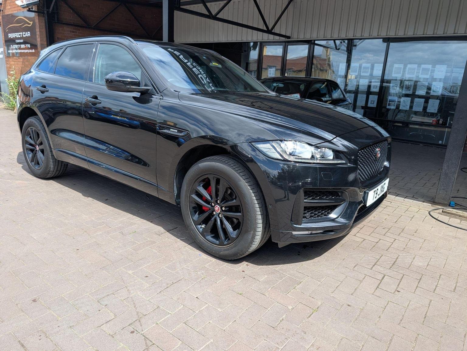 Jaguar F Pace