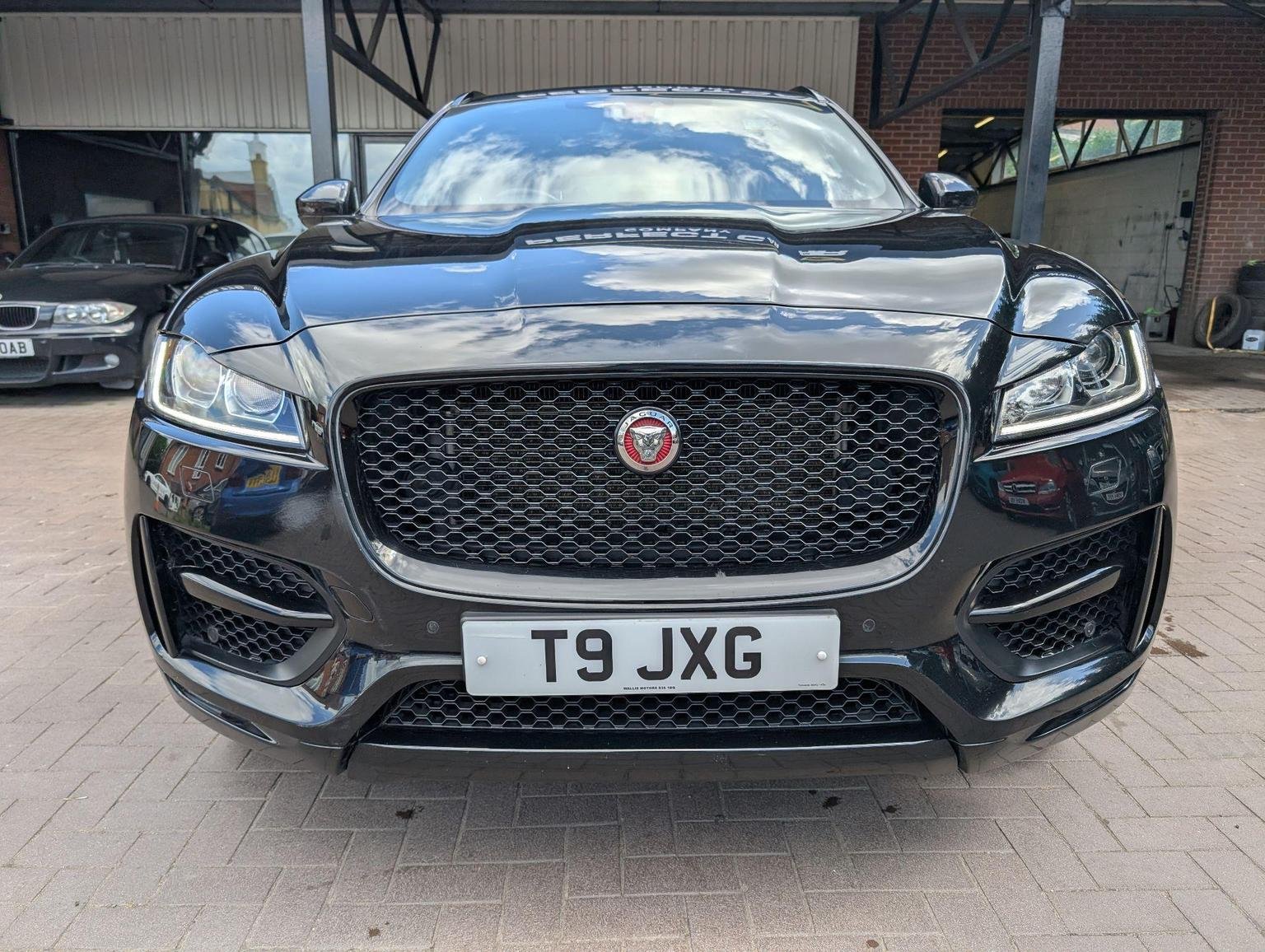 Jaguar F Pace