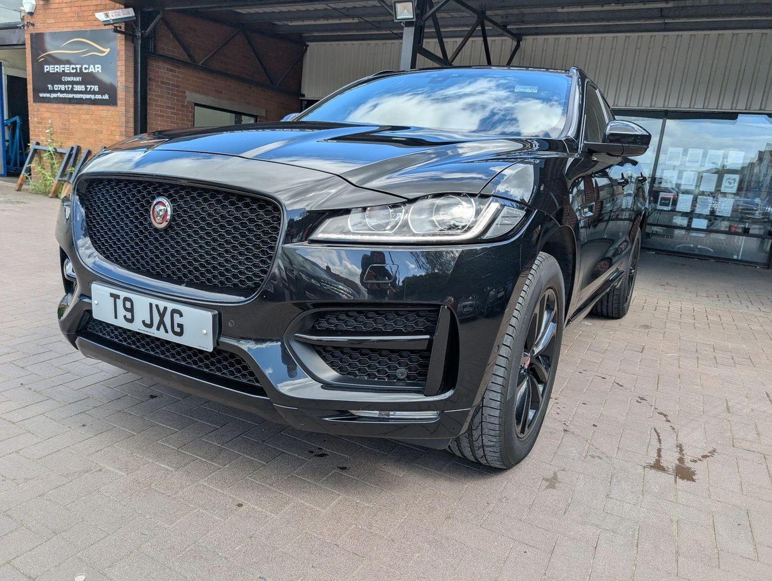 Jaguar F Pace