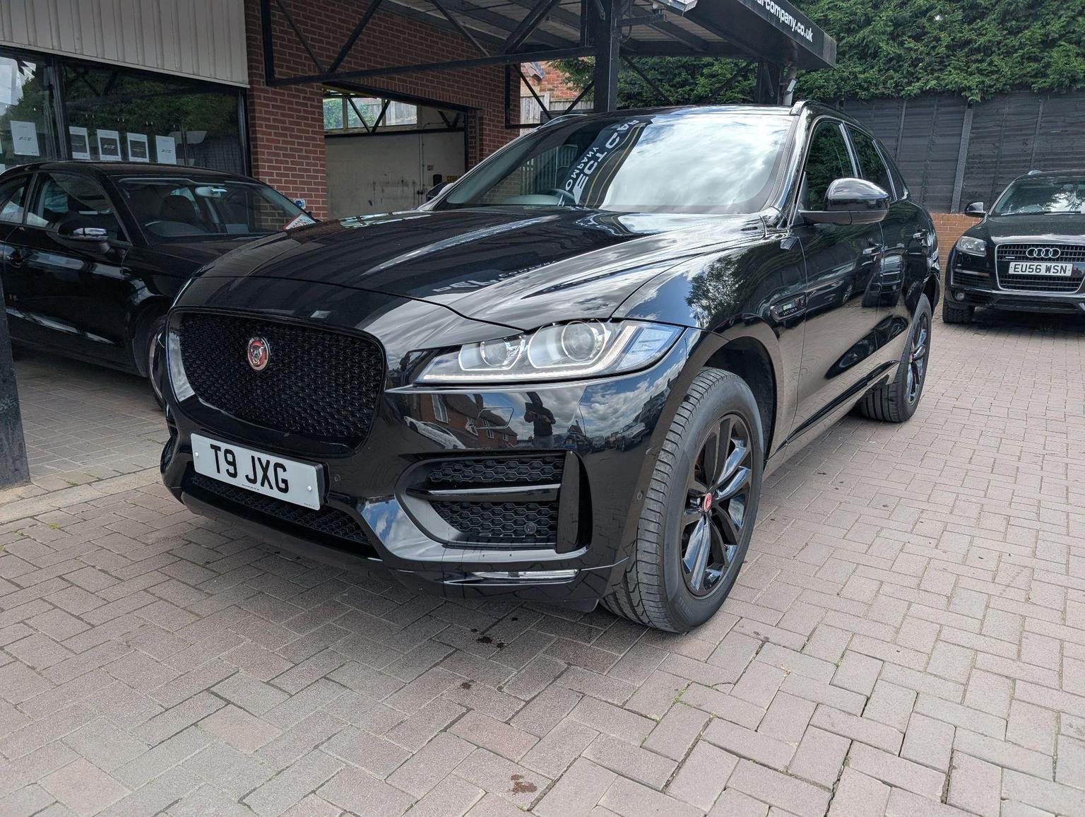 Jaguar F Pace