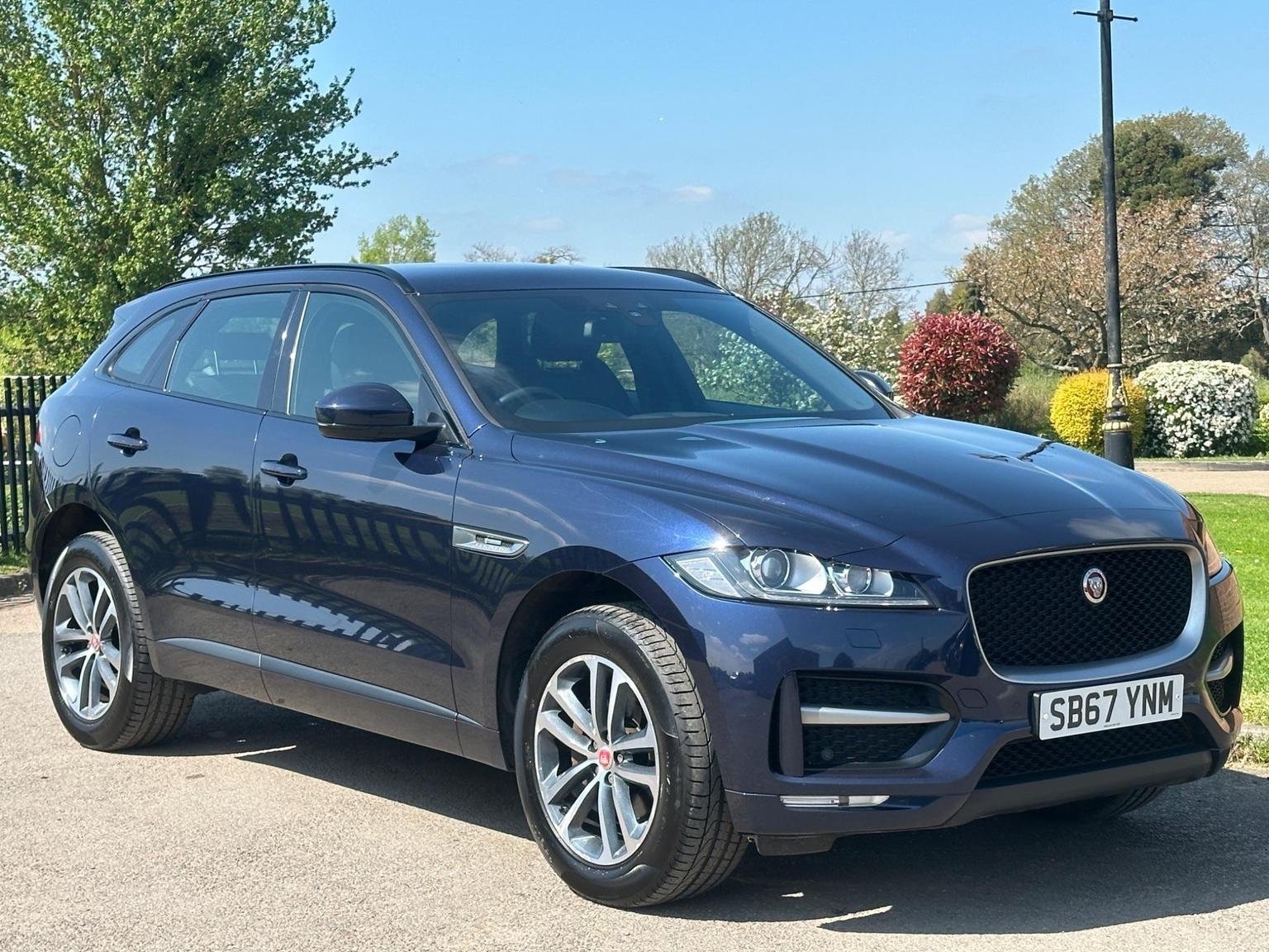Jaguar F Pace