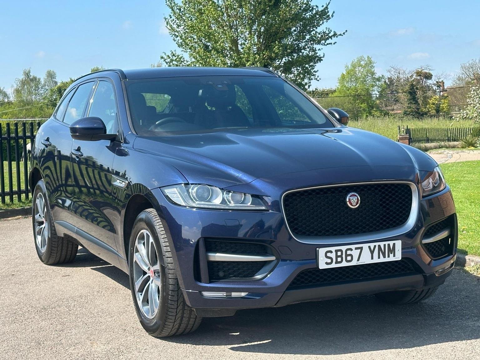 Jaguar F Pace