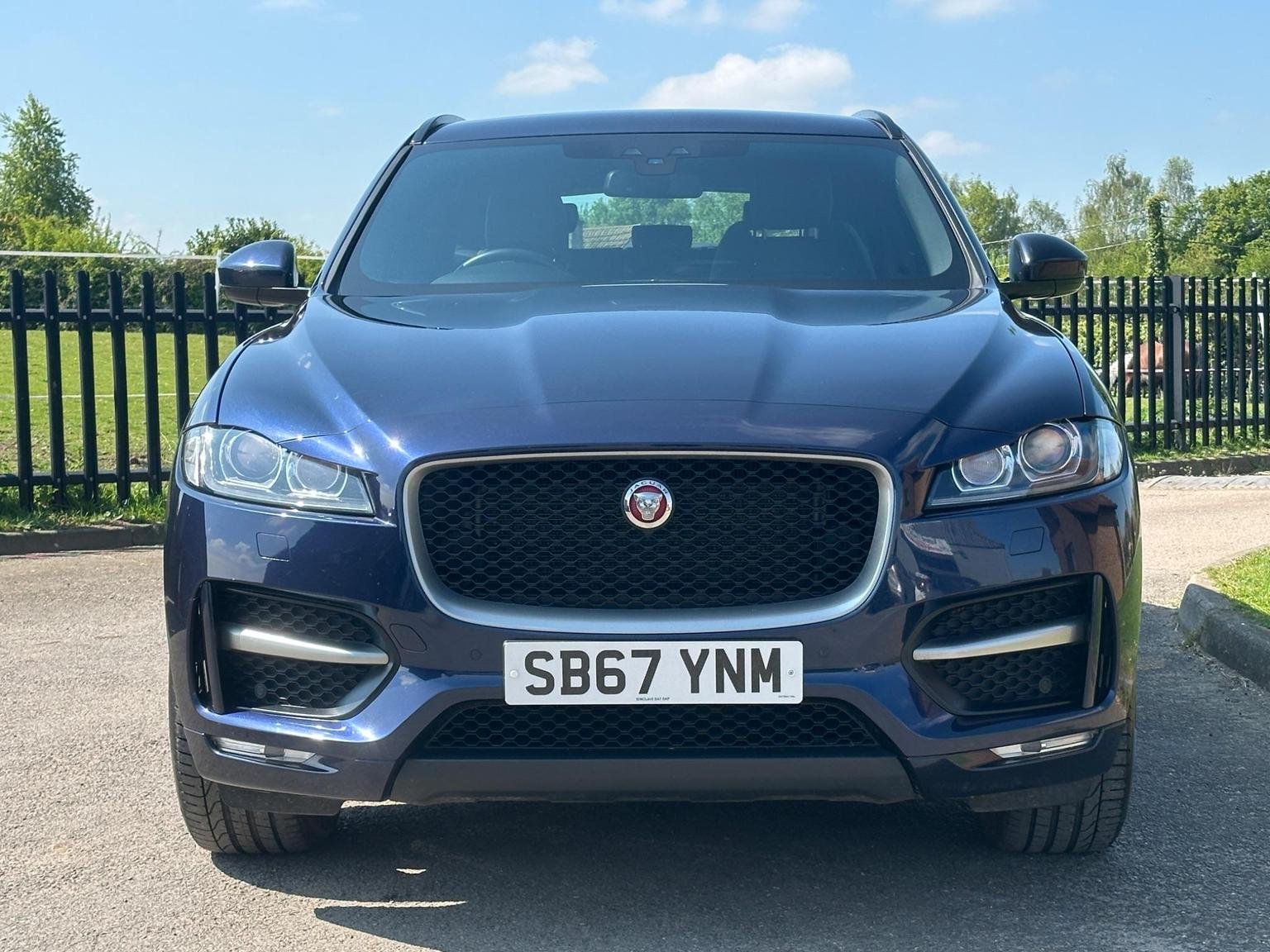 Jaguar F Pace