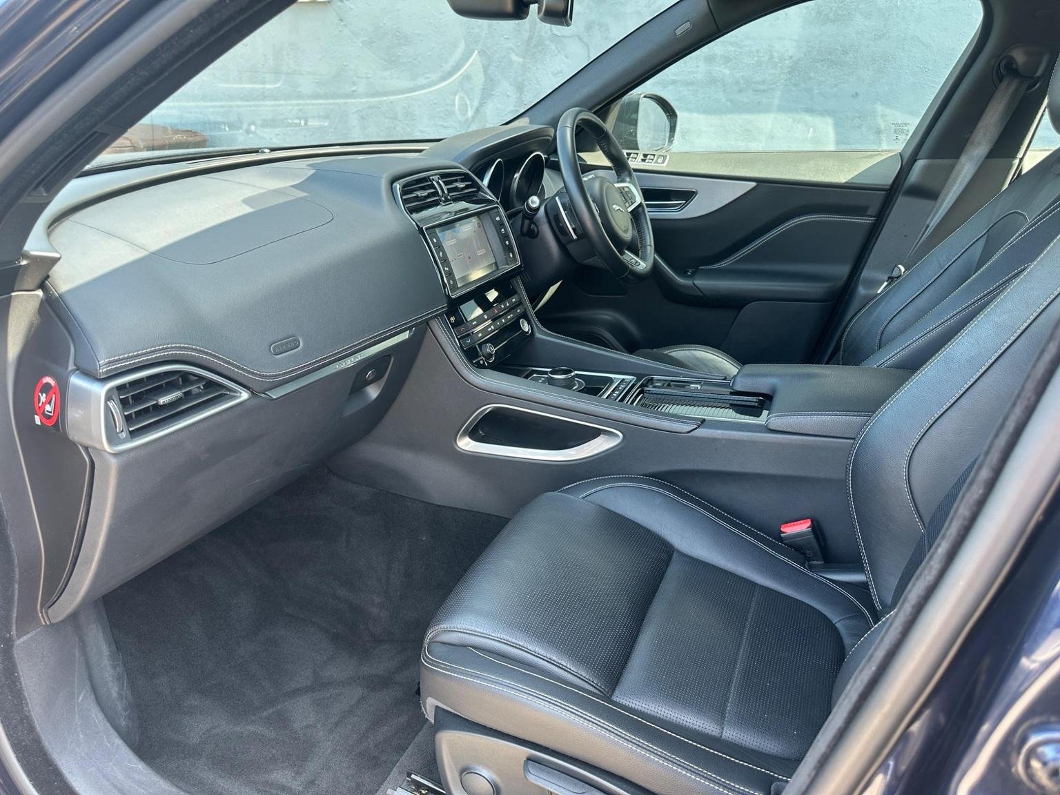 Jaguar F Pace