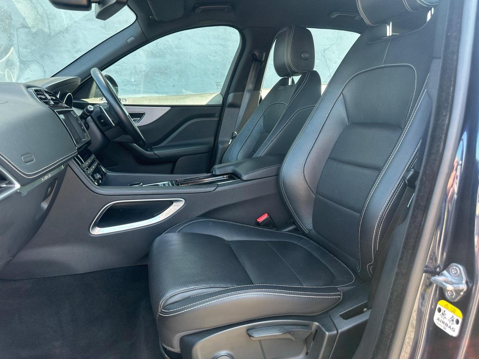 Jaguar F Pace