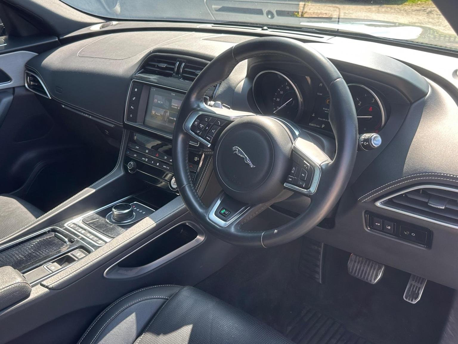 Jaguar F Pace