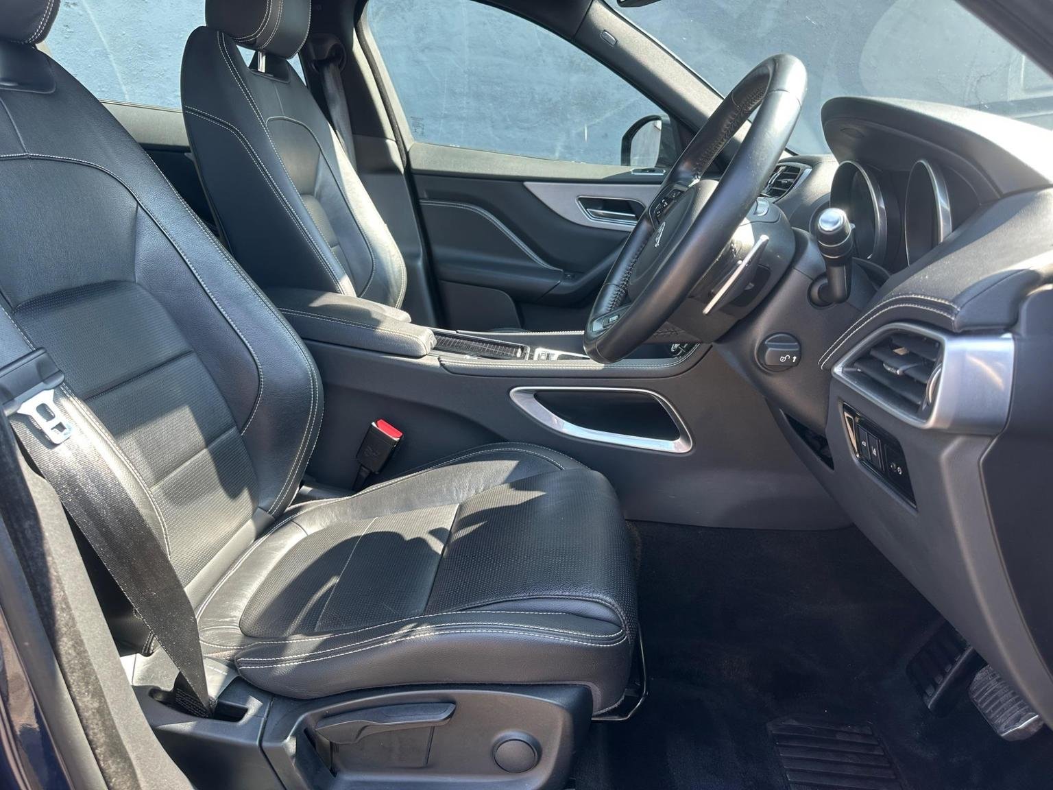 Jaguar F Pace