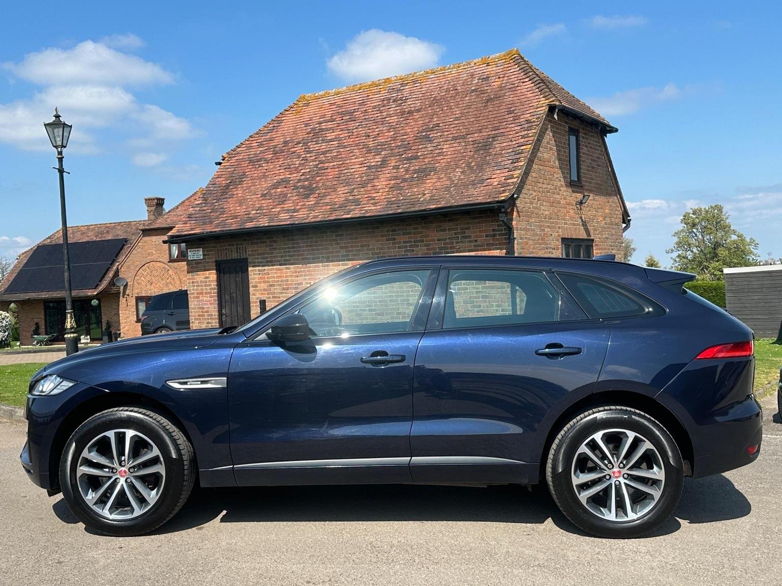 Jaguar F Pace