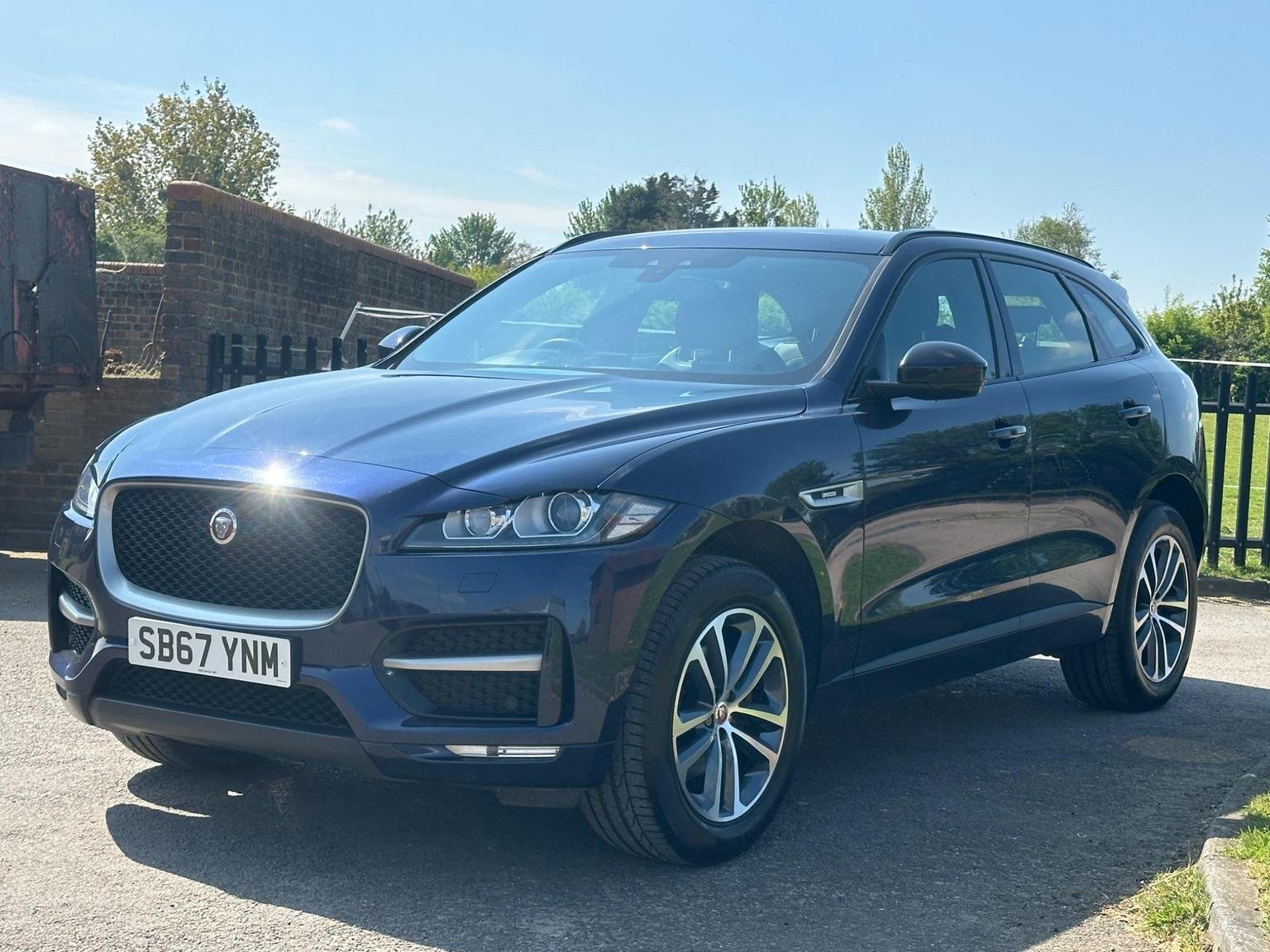 Jaguar F Pace
