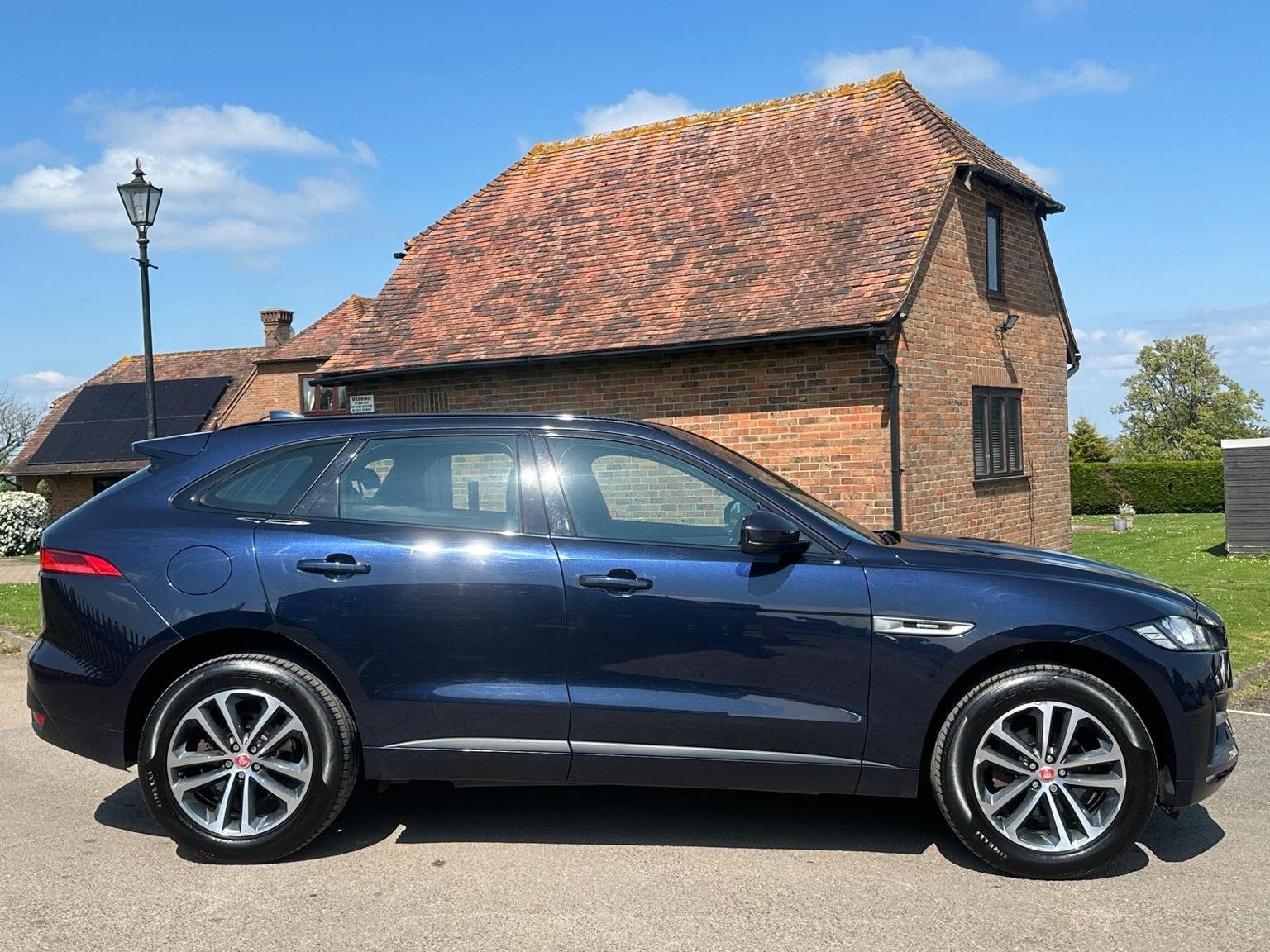Jaguar F Pace