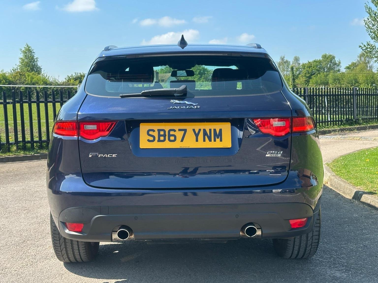 Jaguar F Pace
