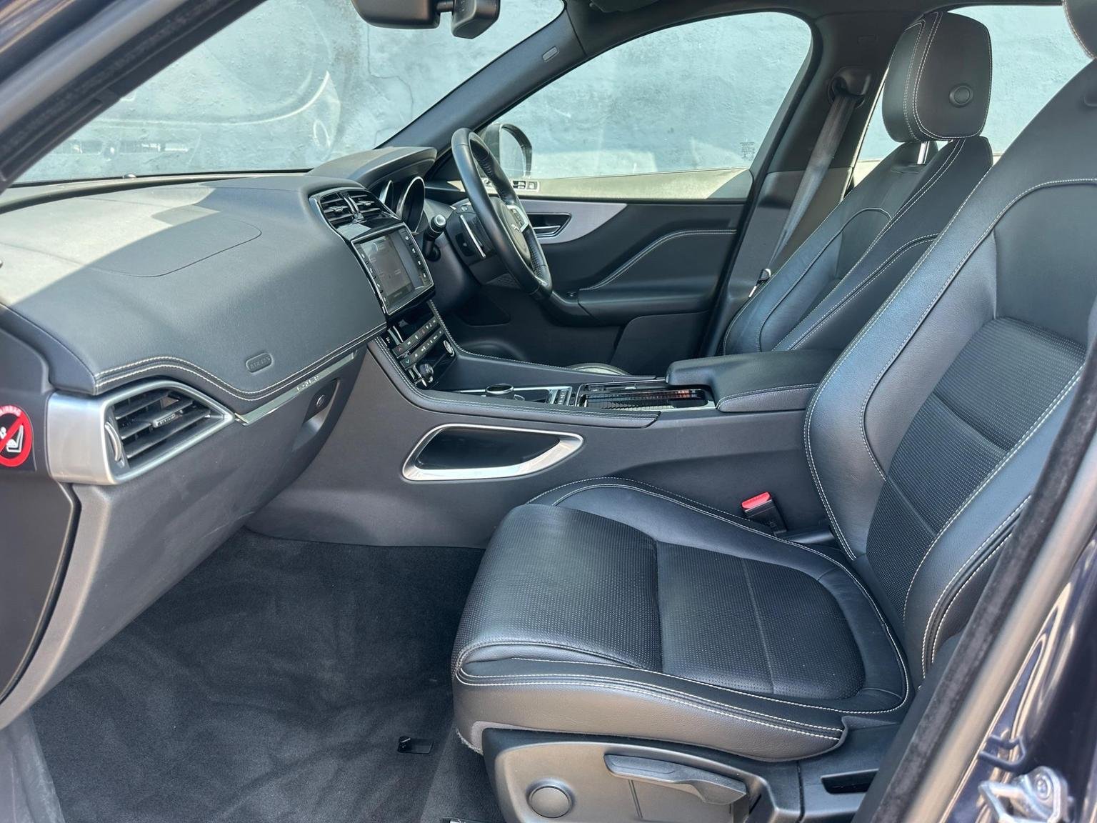 Jaguar F Pace